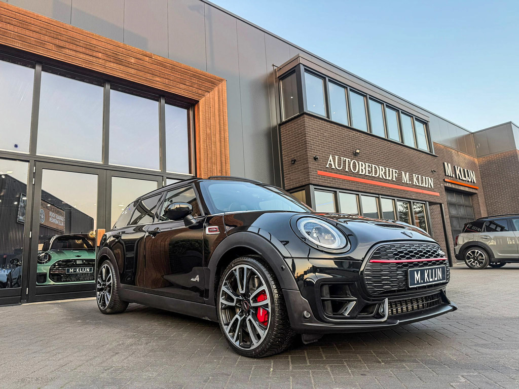53530046